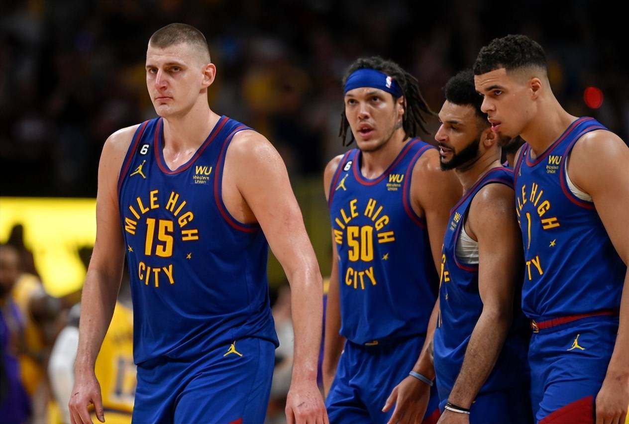 扑克中期如何判断优势（牌局中期如何评估优势）